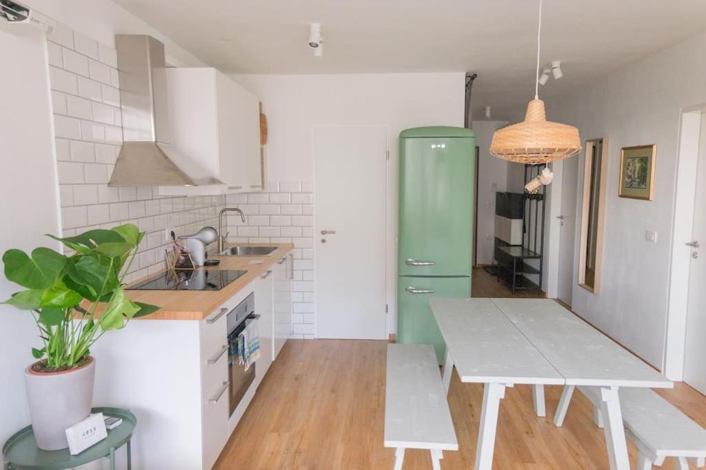 Chic Trnovo Hideaway For 5, Family Friendly Appartamento *